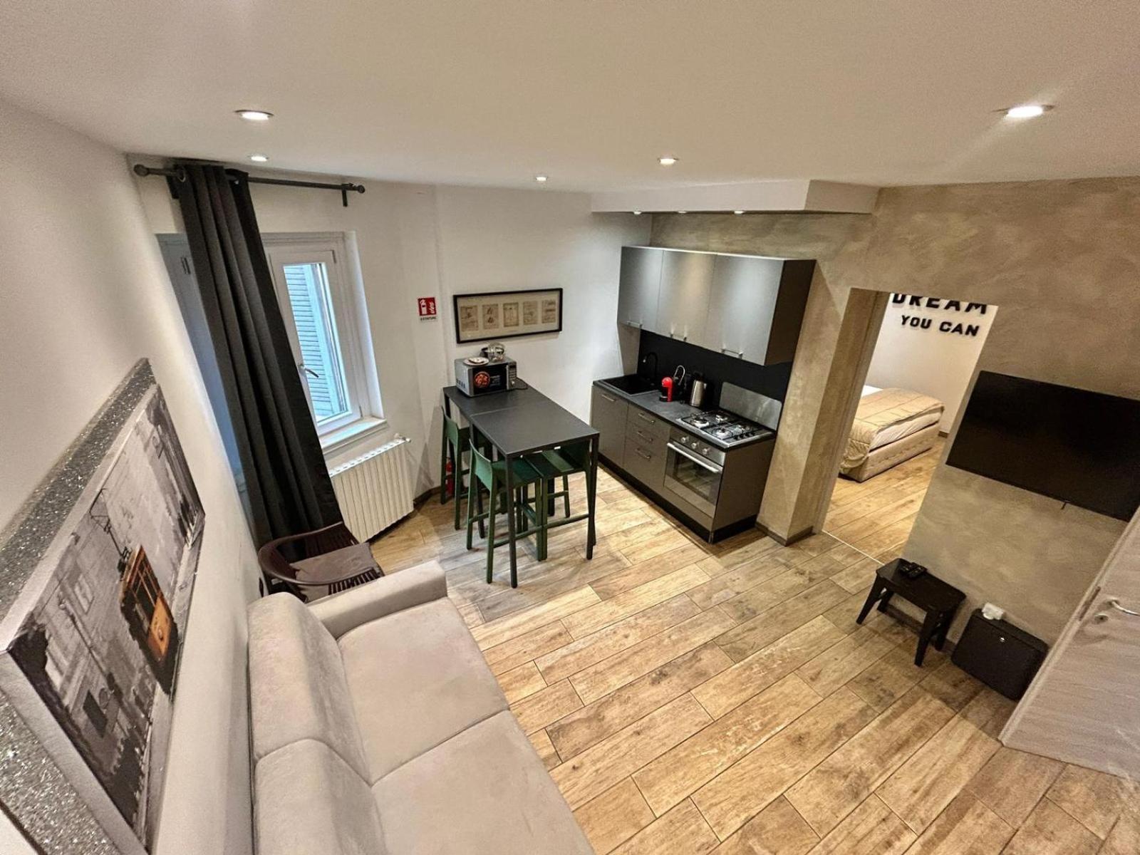 Leonardo Duplex Apartment Milan Luaran gambar